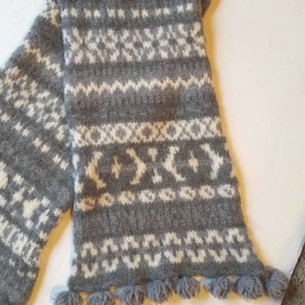 Banana Republic Alpaca Wool Pom Scarf